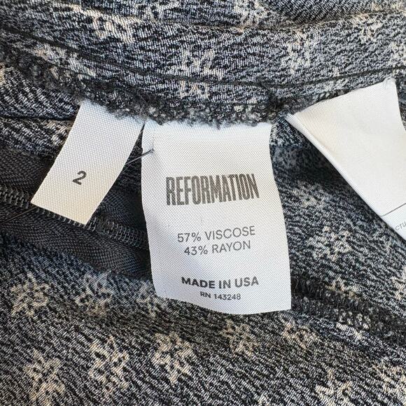 Reformation Flounce Skirt in Black Star Print Size 2 - Picture 4 of 4